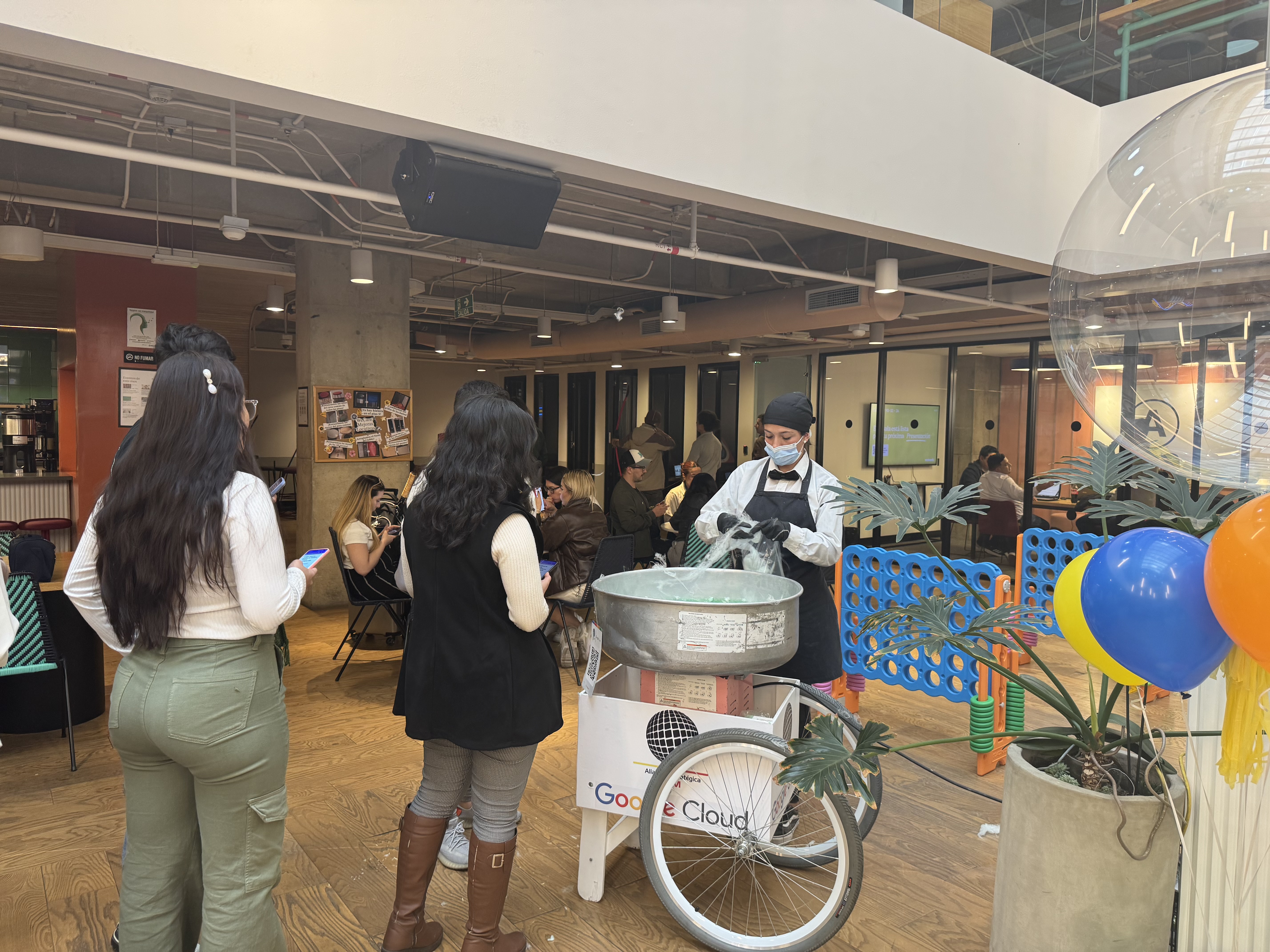 Foto grupal del equipo y ponentes